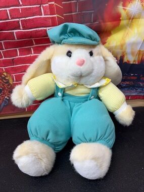 Vintage 1994 The Clover Hill collection bunny